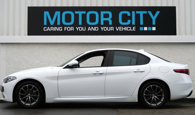 Alfa Romeo Giulia 2.0T Super Saloon Euro 6 S S 20 SE19FOK White #5