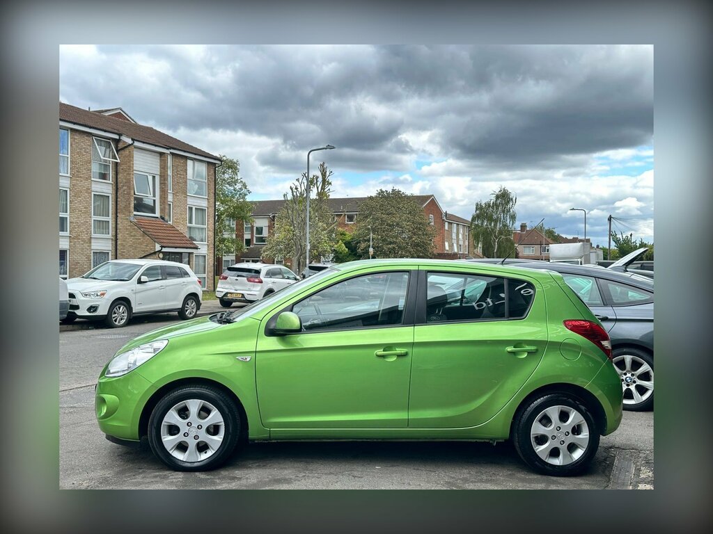 Hyundai I20 1.4 Comfort Euro 5 Green #5