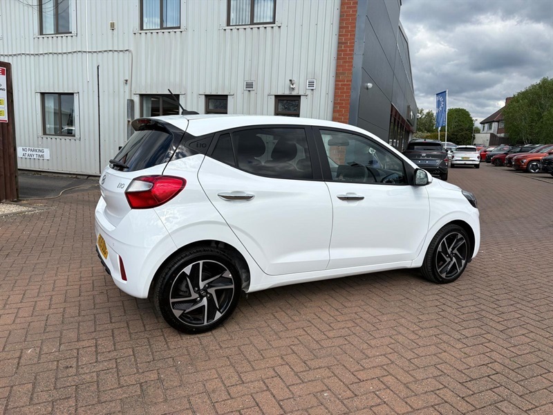 Hyundai I10 1.0 Premium Hatchback Euro 6 Ss VK25OOD White #3