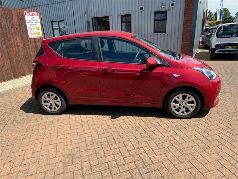 Hyundai I10 1.2 Se Hatchback Euro 6 87 Ps ND17MYU Red #2