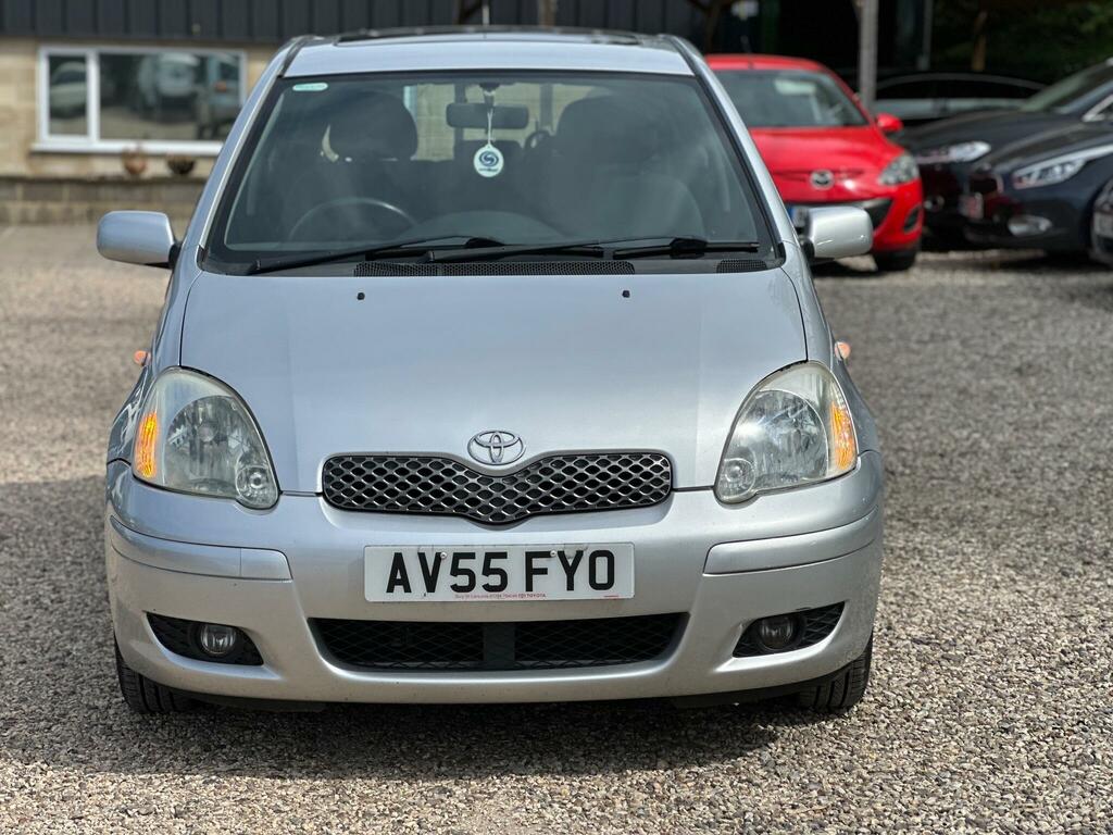Toyota Yaris 1.3 Vvt-i T Spirit Silver #2