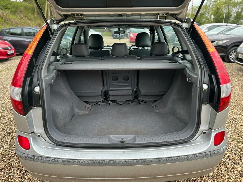 Nissan Almera Tino Se 5dr Red #32