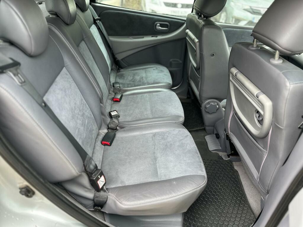 Nissan Almera Tino Se 5dr Red #22