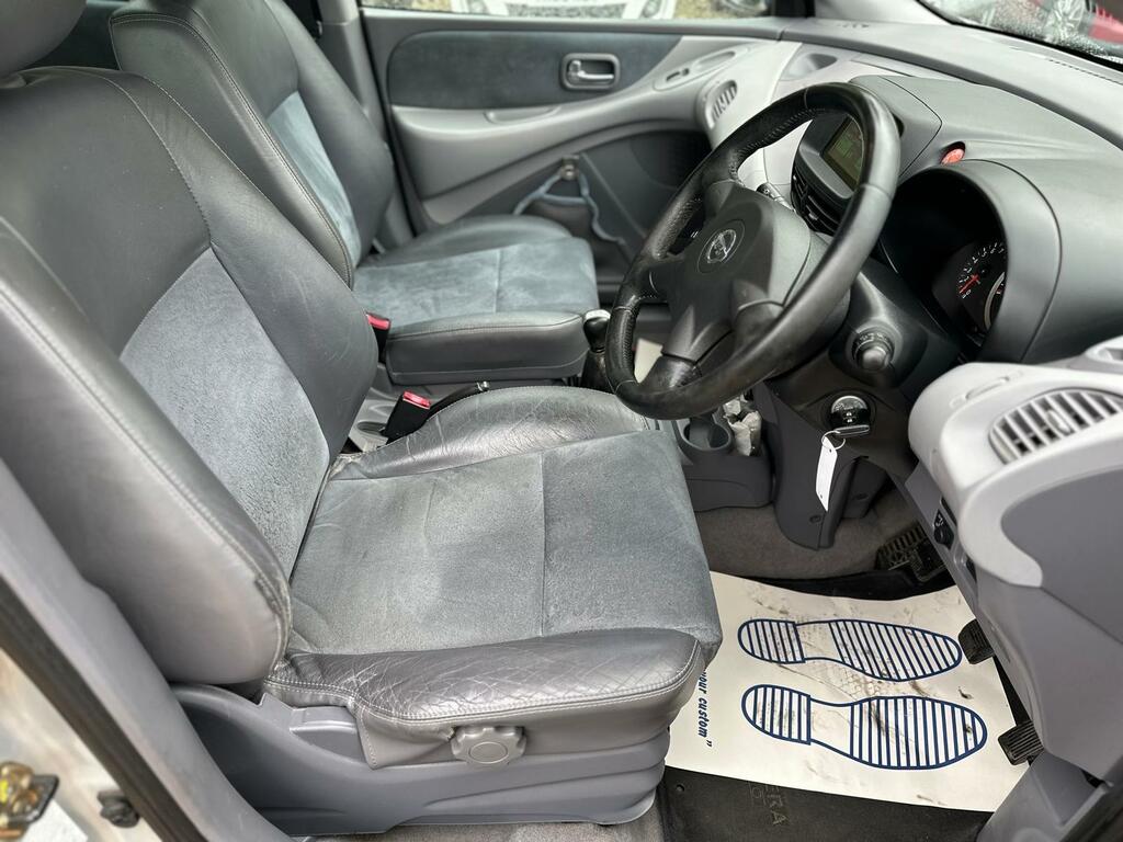 Nissan Almera Tino Se 5dr Red #9