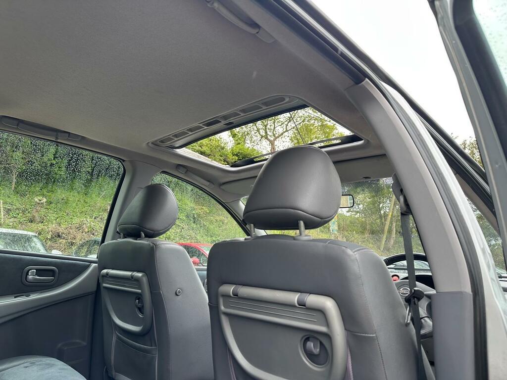 Nissan Almera Tino Se 5dr Red #21