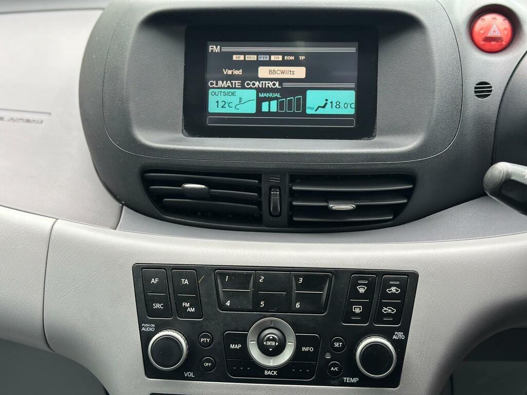 Nissan Almera Tino Se 5dr Red #19