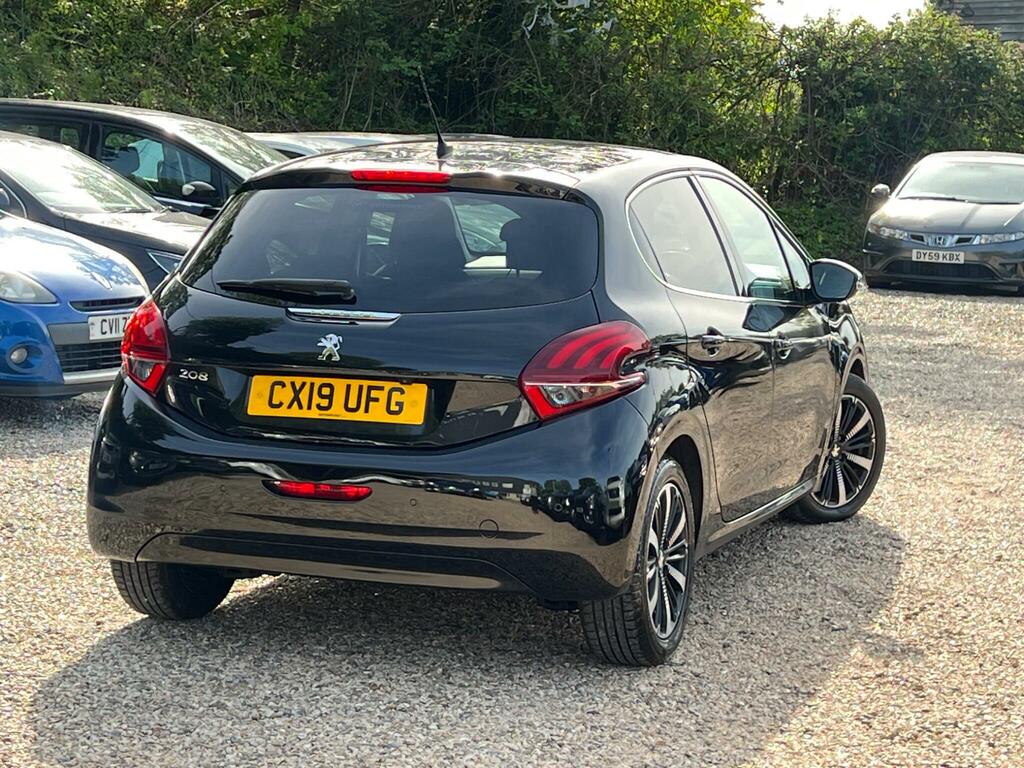 Peugeot 208 1.2 Puretech Tech Edition Euro 6 Ss CX19UFG Black #5