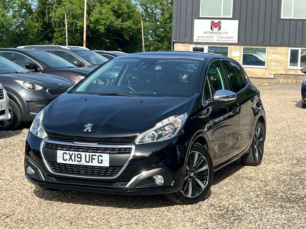 Peugeot 208 1.2 Puretech Tech Edition Euro 6 Ss CX19UFG Black #2