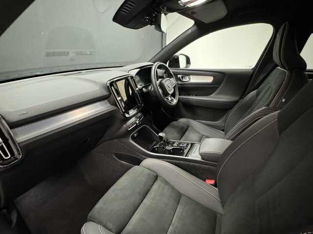 Volvo XC40 2025 2.0 B4 Mhev Plus Black Edition Suv BP25TXN Black #4