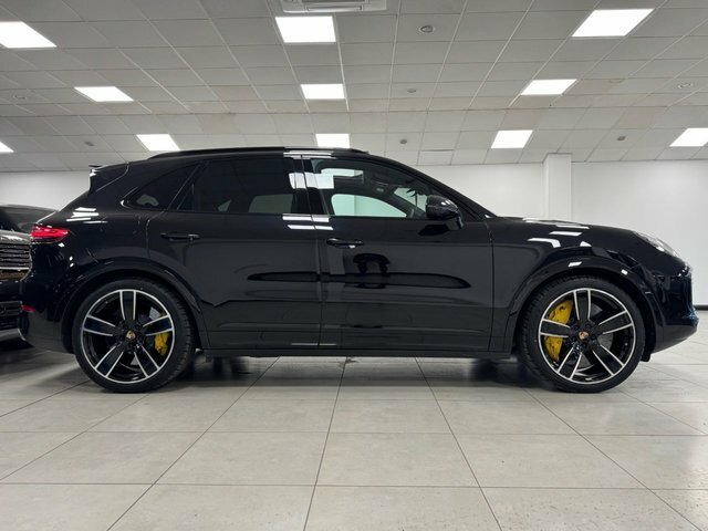 Porsche Cayenne 2018 4.0T V8 Turbo Suv Tiptronics 4Wd E Black #3