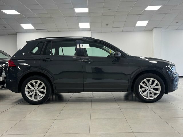 Volkswagen Tiguan 2020 2.0 Tdi S Suv Dsg 4Motion Euro 6 YA69OPF Grey #4