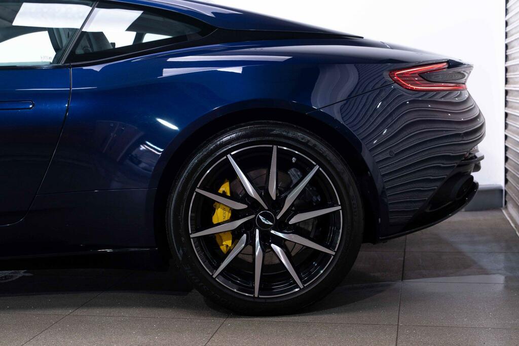 Aston Martin DB11 V12 Orange #31