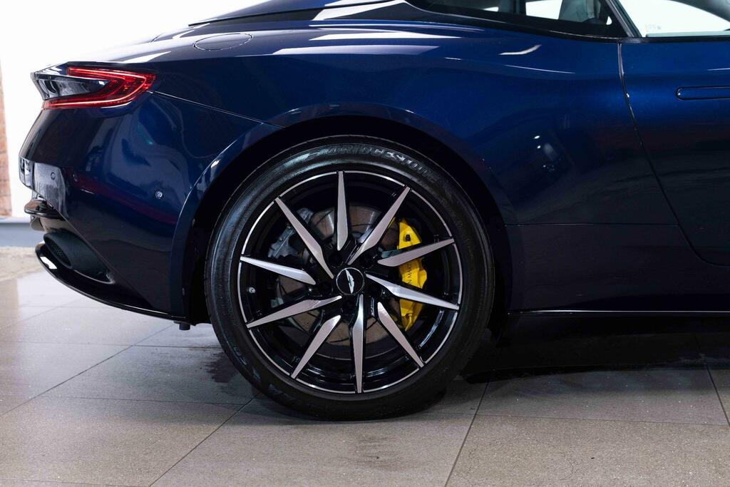 Aston Martin DB11 V12 Orange #27