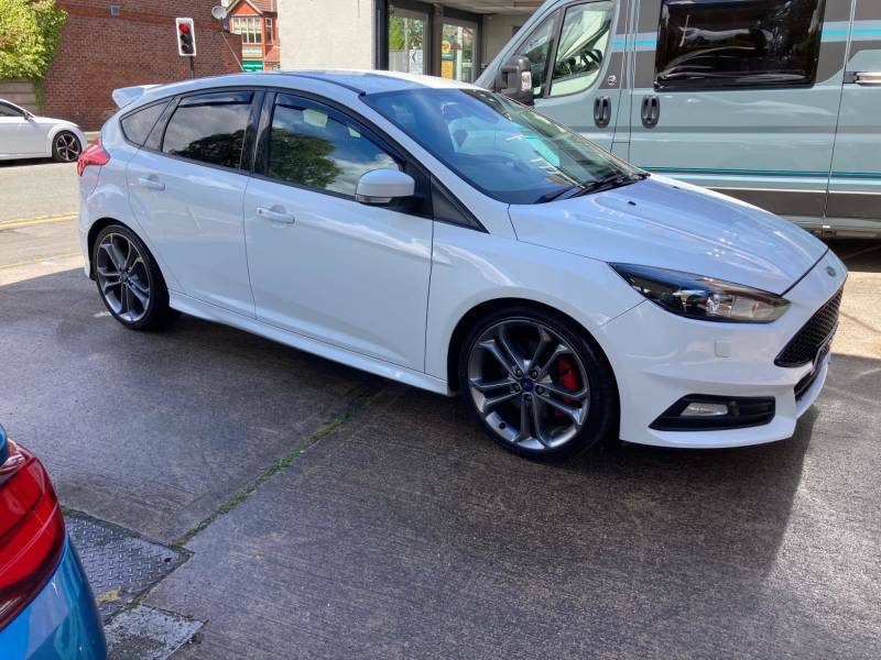Ford Focus 2.0T Ecoboost St-3 - 2015 65 White #2