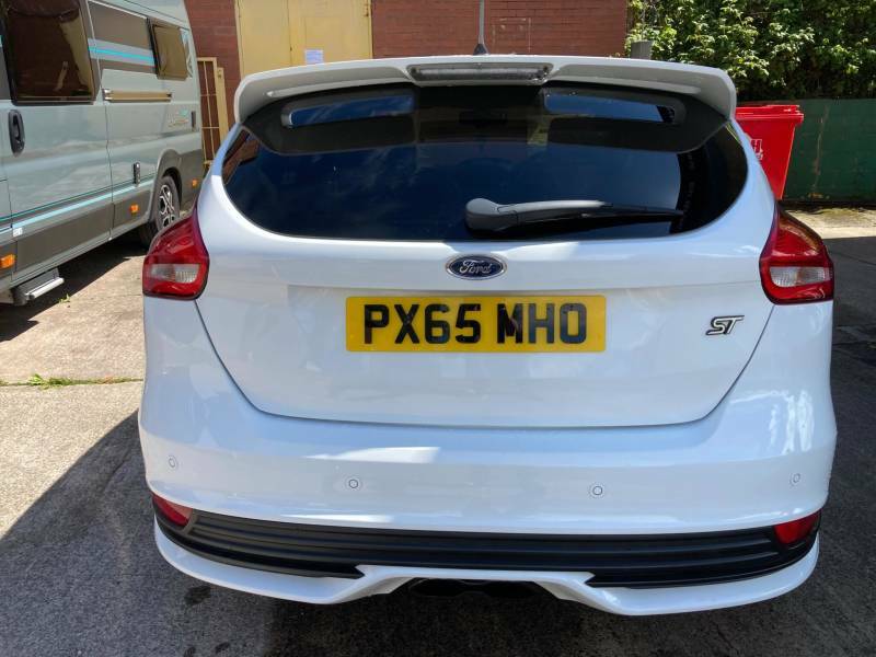Ford Focus 2.0T Ecoboost St-3 - 2015 65 White #5