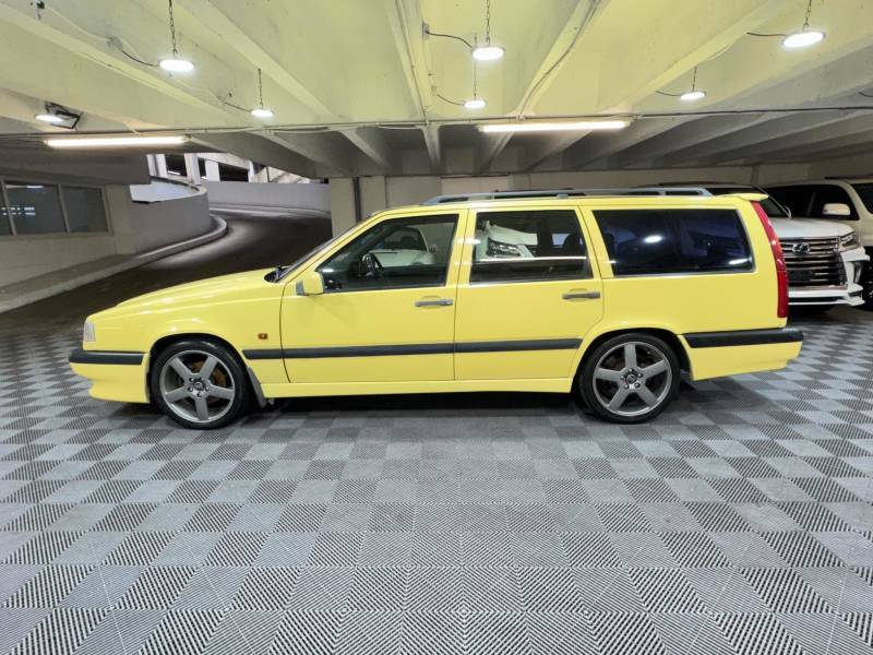 Volvo 850 2.3 T5-r Limited Edition Estate Yellow #2