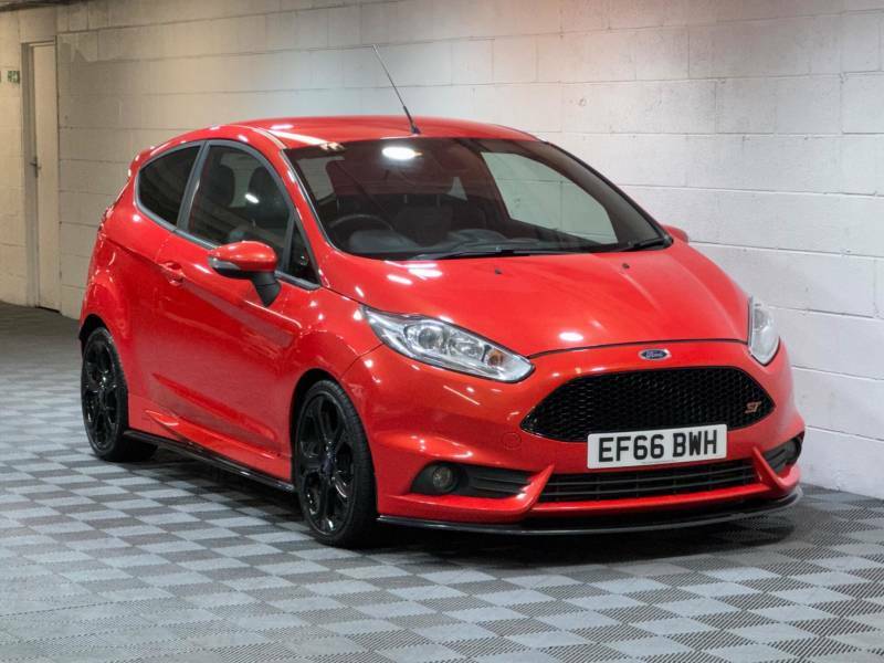 Ford Fiesta 1.6 Ecoboost St-3 - 2016 66 Orange