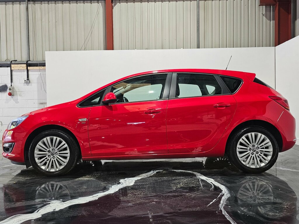 Vauxhall Astra 1.4 16V Energy Hatchback Euro 5 Red #6