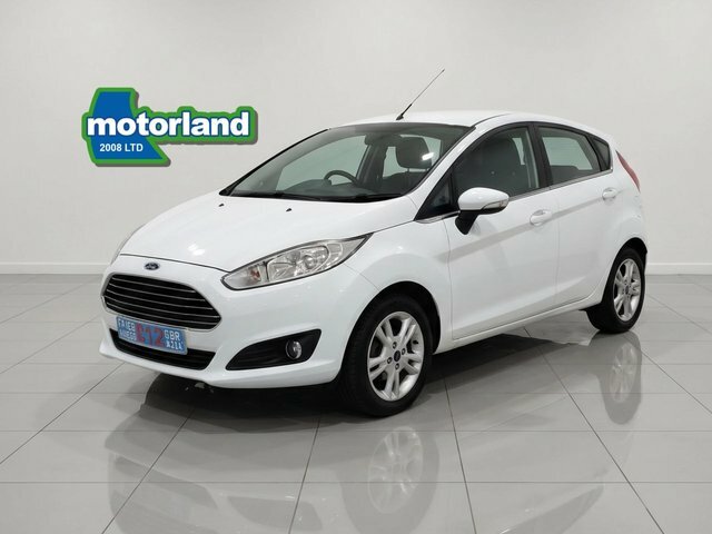 Ford Fiesta Ecoboost Zetec Hatchback CY14LXR White #3