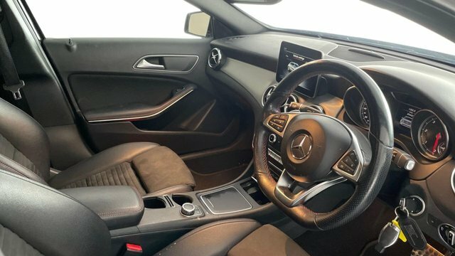 Mercedes-Benz GLA Class 2.1 Gla200d Amg Line Executive Suv 7G LN19KHT Black #3