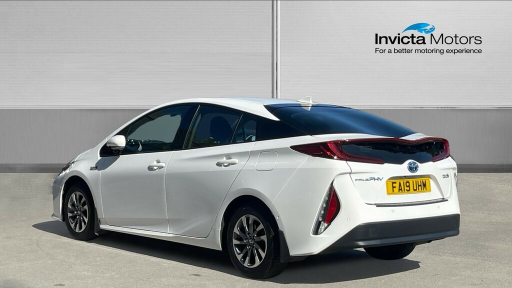 Toyota Prius Excel FA19UHM White #5