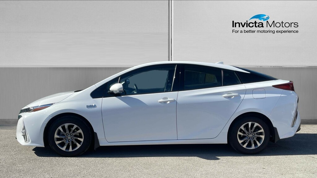 Toyota Prius Excel FA19UHM White #6