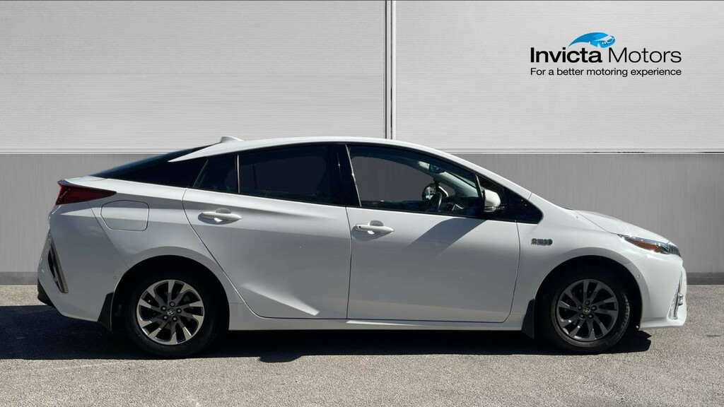 Toyota Prius Excel FA19UHM White #2