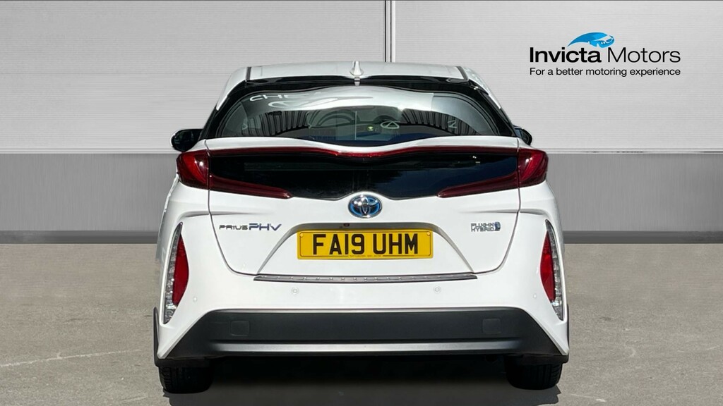 Toyota Prius Excel FA19UHM White #4