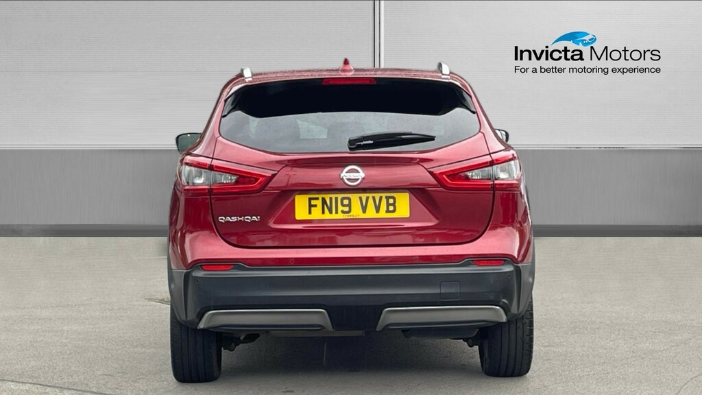 Nissan Qashqai Tekna Red #4