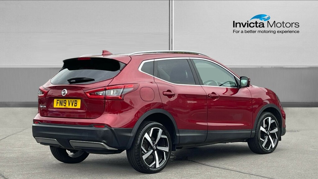 Nissan Qashqai Tekna Red #3