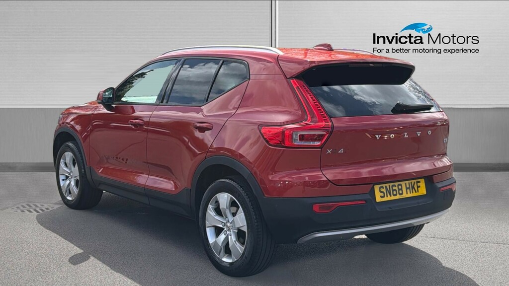 Volvo XC40 Momentum Red #5