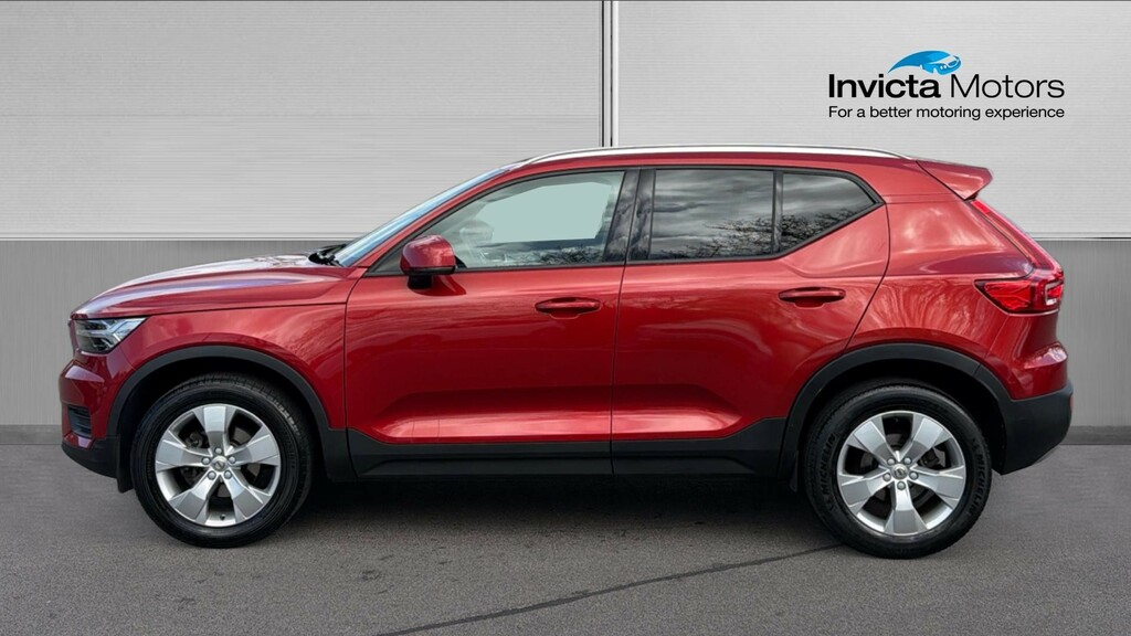 Volvo XC40 Momentum Red #6