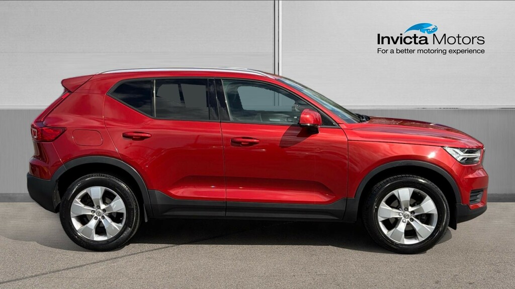 Volvo XC40 Momentum Red #2