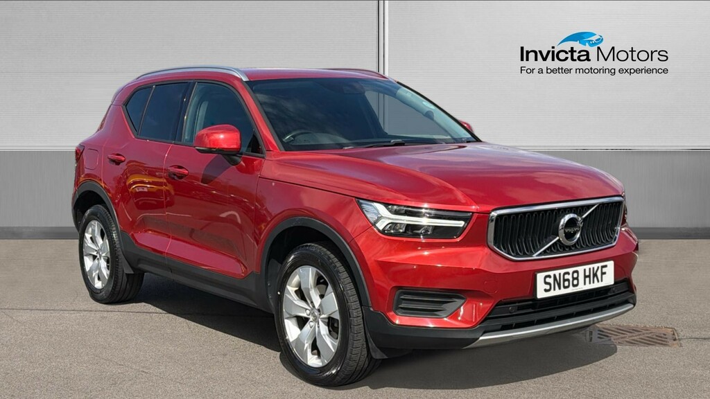 Volvo XC40 Momentum Red