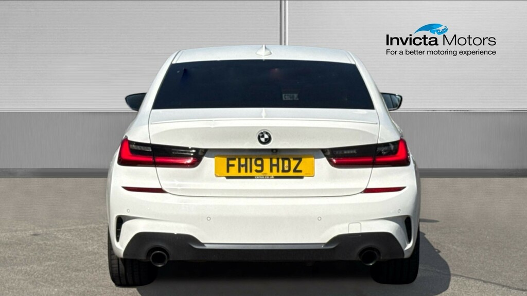 BMW 3 Series M Sport FH19HDZ White #4