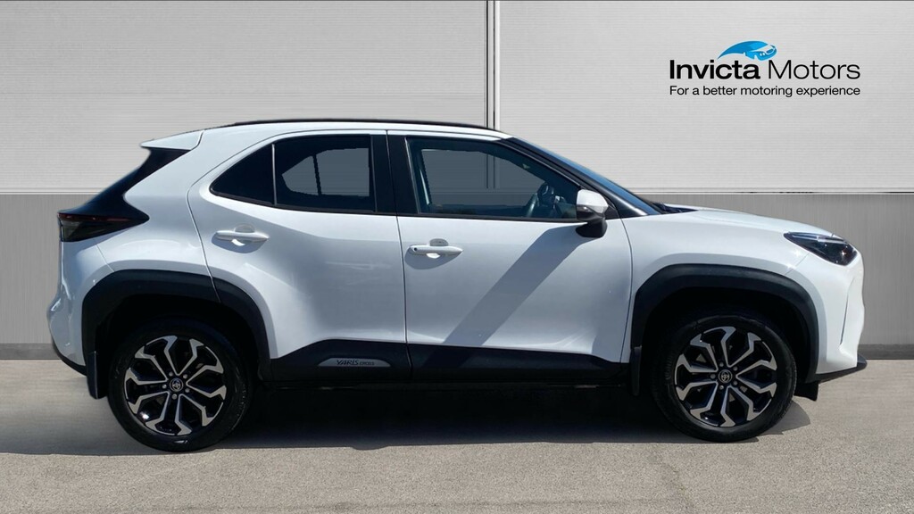 Toyota Yaris Cross Design White #2