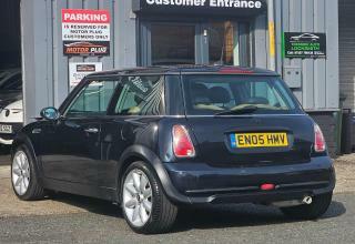 Mini Hatch 1.6 One Hatchback Cvt Euro 4 90 Bhp Black #2