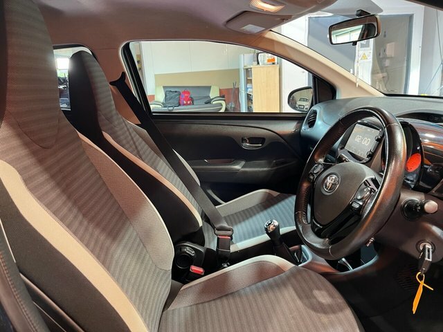 Toyota Aygo 1.0 Vvt-i X-plore Hatchback Euro YF68ZZB Grey #4