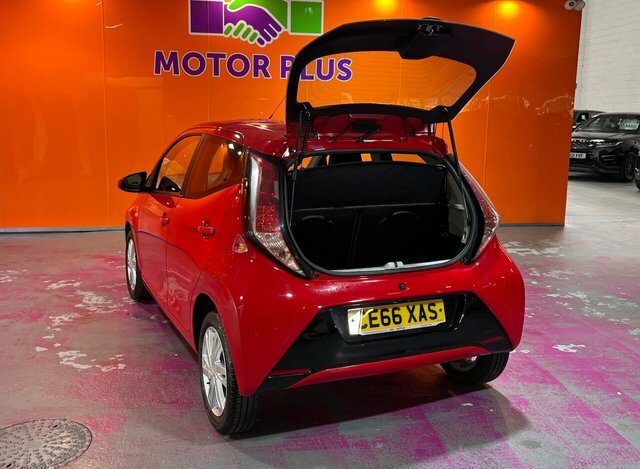 Toyota Aygo 1.0 Vvt-i X-pression Hatchback E CE66XAS Red #3