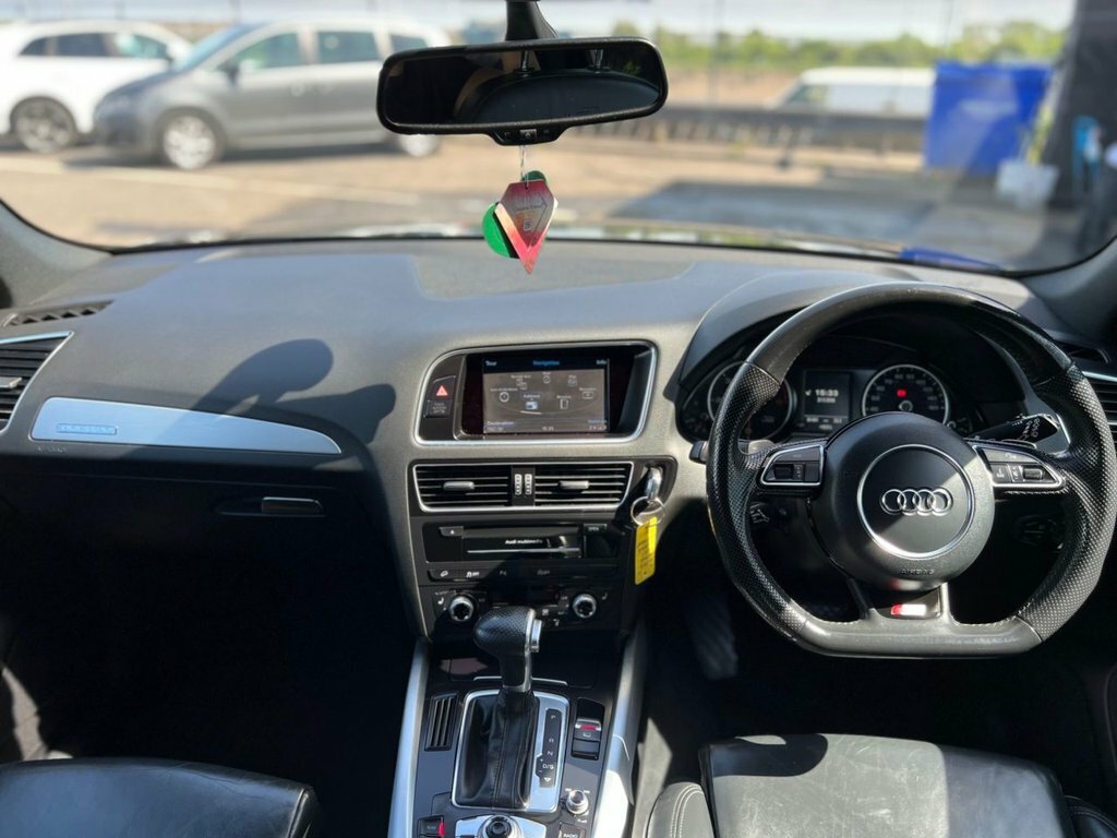 Audi Q5 2L S Line Plus FG66LNP Black #4