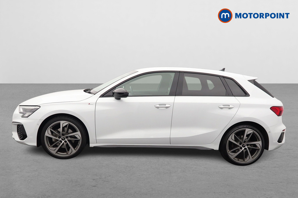 Audi A3 35 Tfsi Black Edition S Tronic KR73ETV White #4