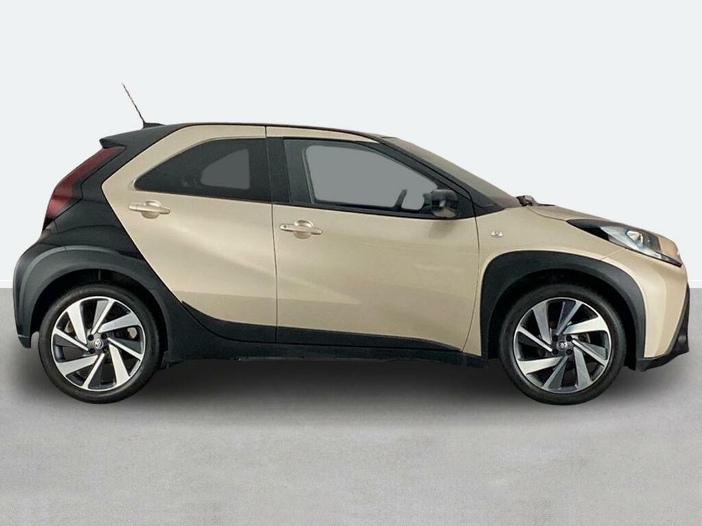 Toyota Aygo X 1.0 Vvt-i Edge KV23JZK Beige #2
