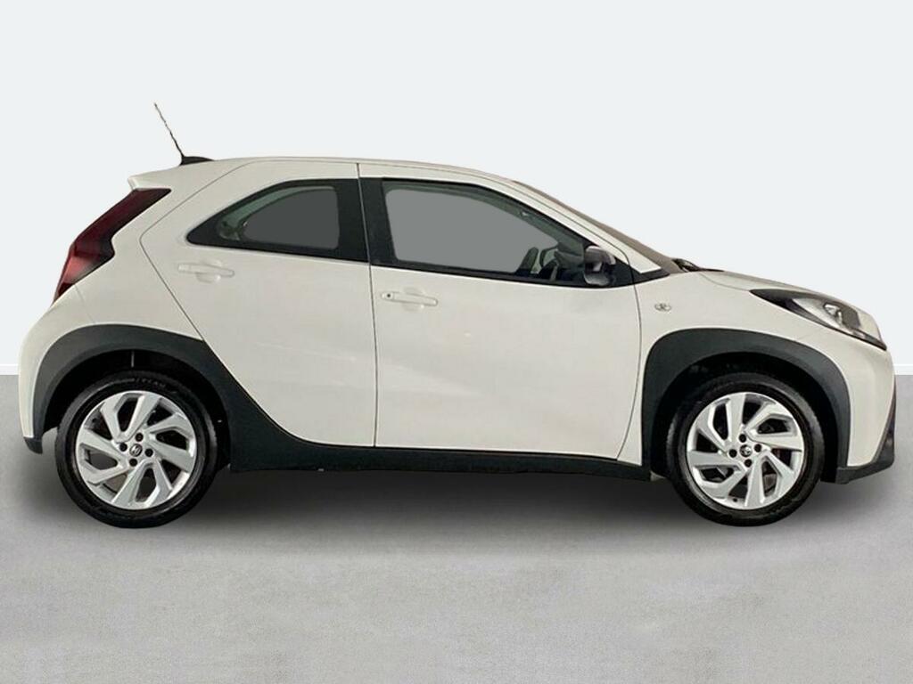 Toyota Aygo X 1.0 Vvt-i Pure MW72UUN White #2