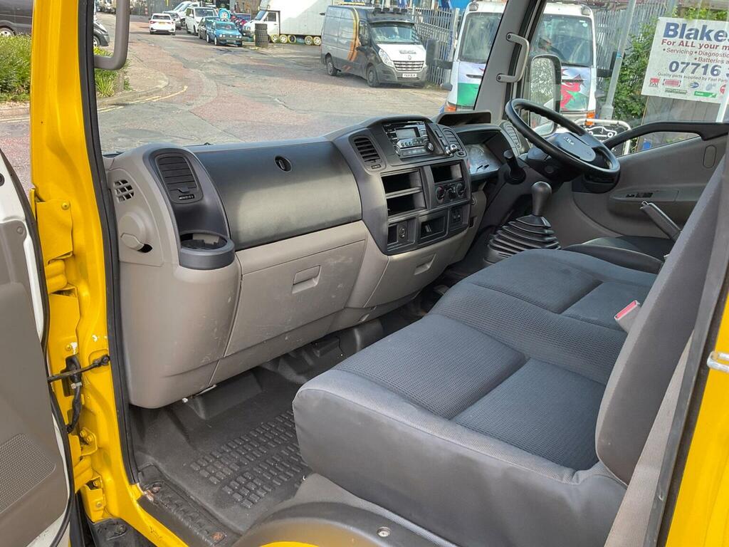 Nissan NT400 2.5L Null White #8
