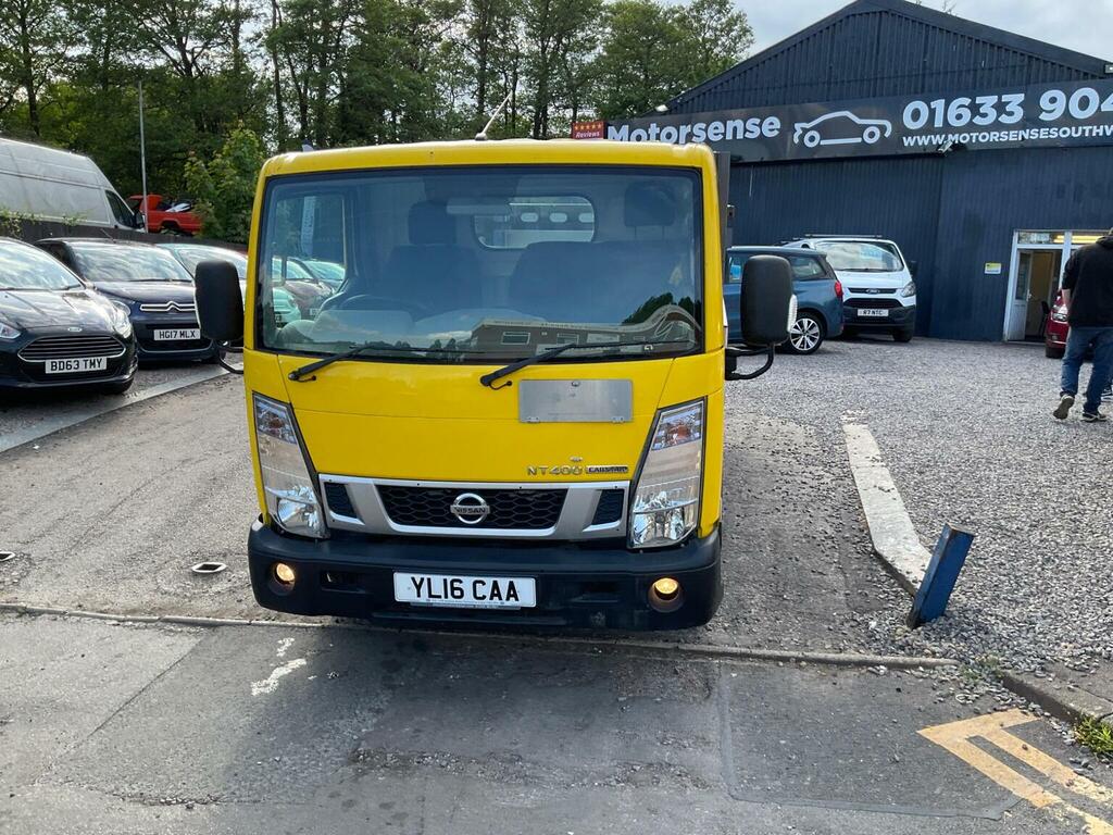 Nissan NT400 2.5L Null White #25