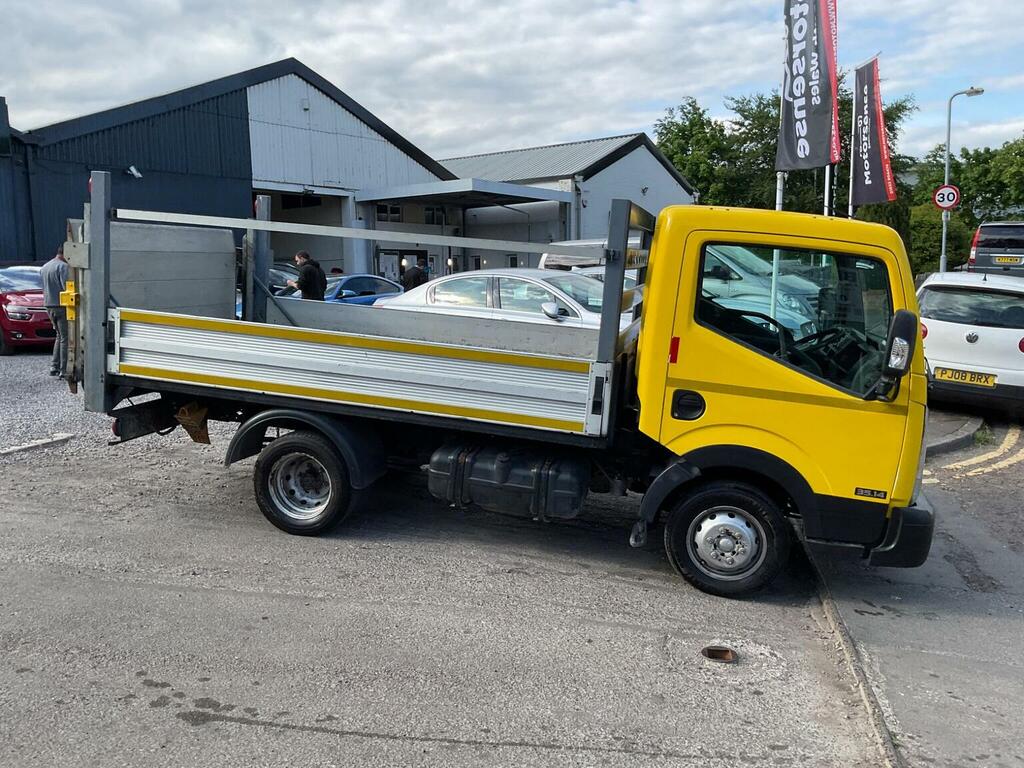 Nissan NT400 2.5L Null White #54