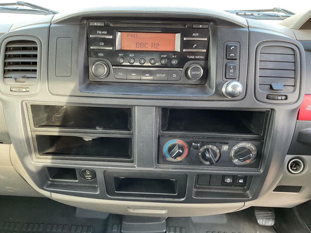Nissan NT400 2.5L Null White #19