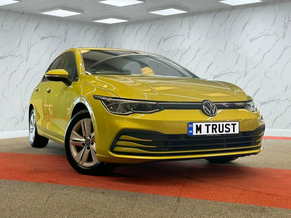 Volkswagen Golf 1L Life PN70VUF Yellow
