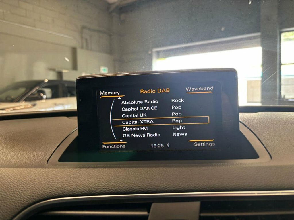 Audi Q3 2L S Line Edition MM17GGP Black #3