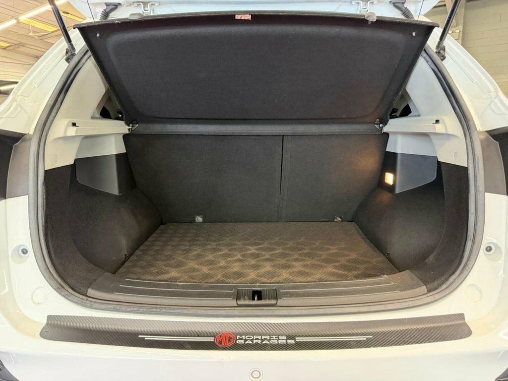 MG ZS Suv YH73PWX White #5
